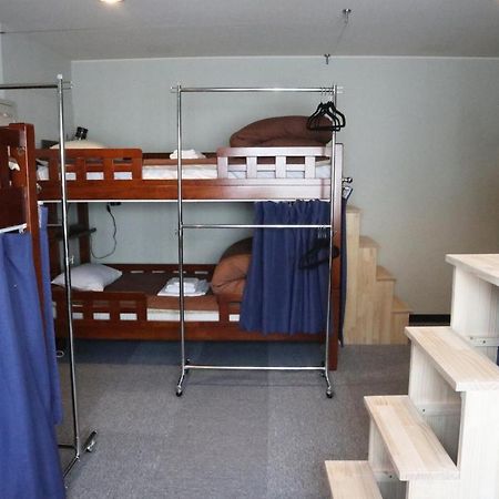 J-Hoppers Beppu Guesthouse ジェイホッパーズ別府ゲストハウス Exteriör bild