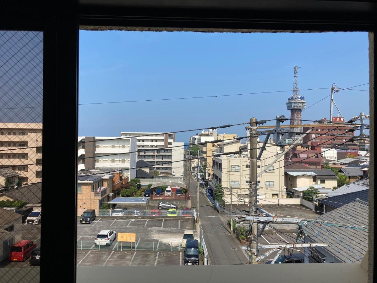 J-Hoppers Beppu Guesthouse ジェイホッパーズ別府ゲストハウス Exteriör bild