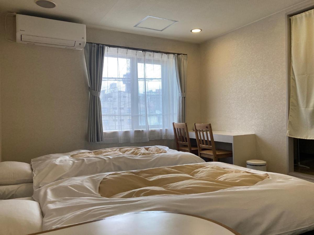J-Hoppers Beppu Guesthouse ジェイホッパーズ別府ゲストハウス Exteriör bild