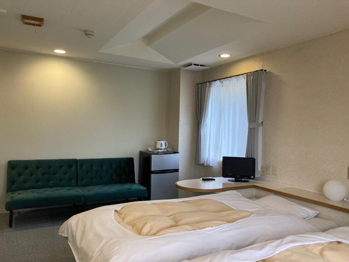 J-Hoppers Beppu Guesthouse ジェイホッパーズ別府ゲストハウス Exteriör bild