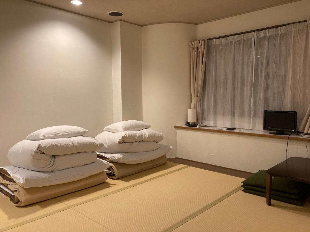 J-Hoppers Beppu Guesthouse ジェイホッパーズ別府ゲストハウス Exteriör bild