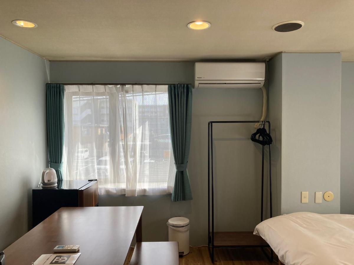 J-Hoppers Beppu Guesthouse ジェイホッパーズ別府ゲストハウス Exteriör bild