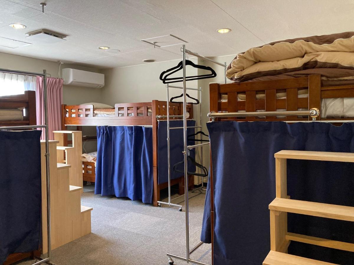 J-Hoppers Beppu Guesthouse ジェイホッパーズ別府ゲストハウス Exteriör bild