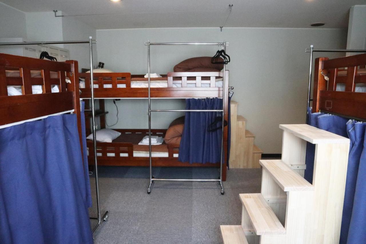 J-Hoppers Beppu Guesthouse ジェイホッパーズ別府ゲストハウス Exteriör bild