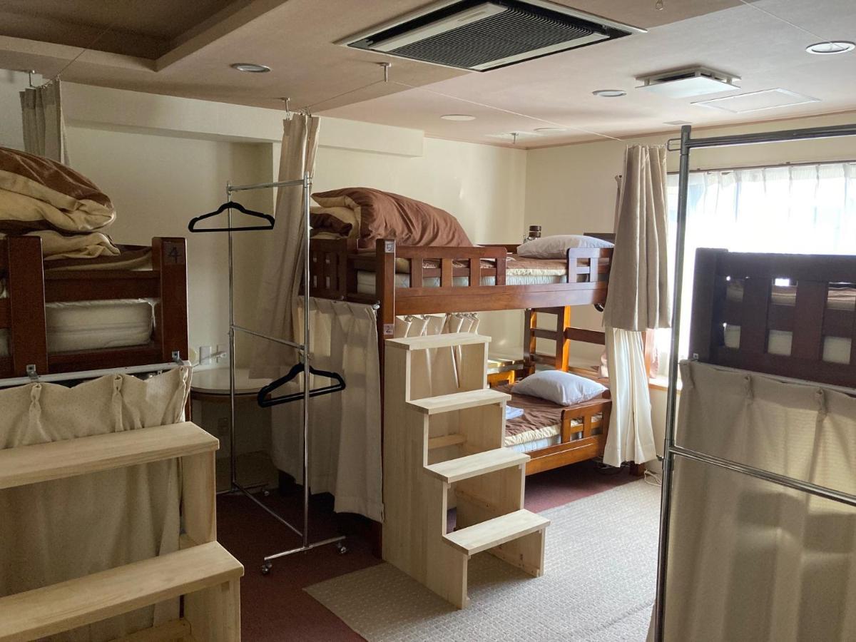 J-Hoppers Beppu Guesthouse ジェイホッパーズ別府ゲストハウス Exteriör bild